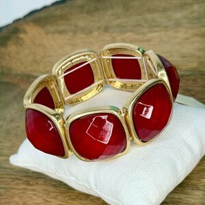 The Petal New York Red Faceted Stretch Bracelet